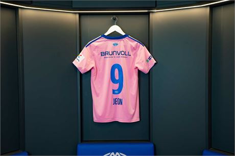 Molde FK rosa drakter 2025