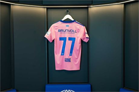 Molde FK rosa drakter 2025