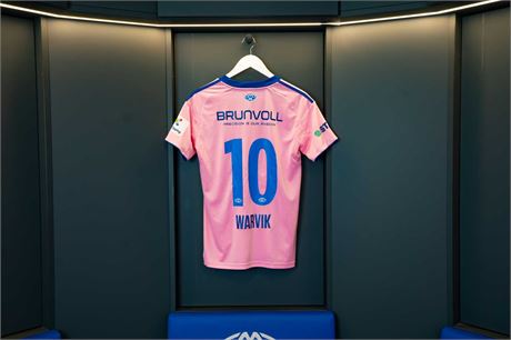 Molde FK rosa drakter 2025