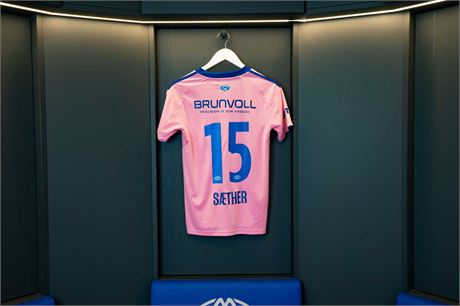 Molde FK rosa drakter 2025