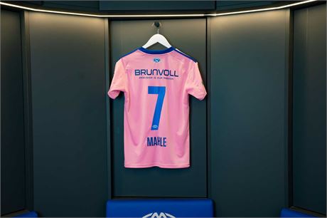 Molde FK rosa drakter 2025