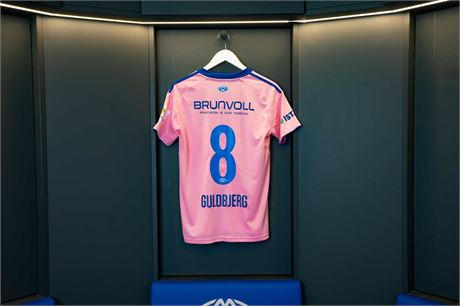 Molde FK rosa drakter 2025