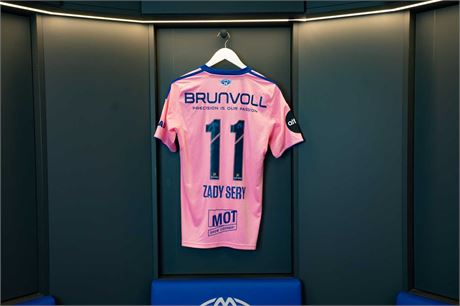 Molde FK - Auksjon til inntekt for Rosa sløyfe