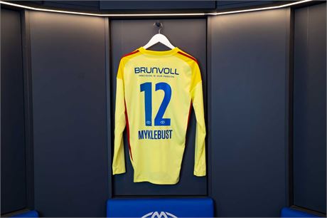 Molde FK rosa drakter 2025