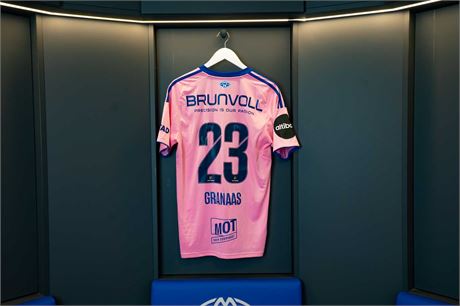 Molde FK - Auksjon til inntekt for Rosa sløyfe