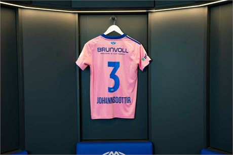 Molde FK rosa drakter 2025